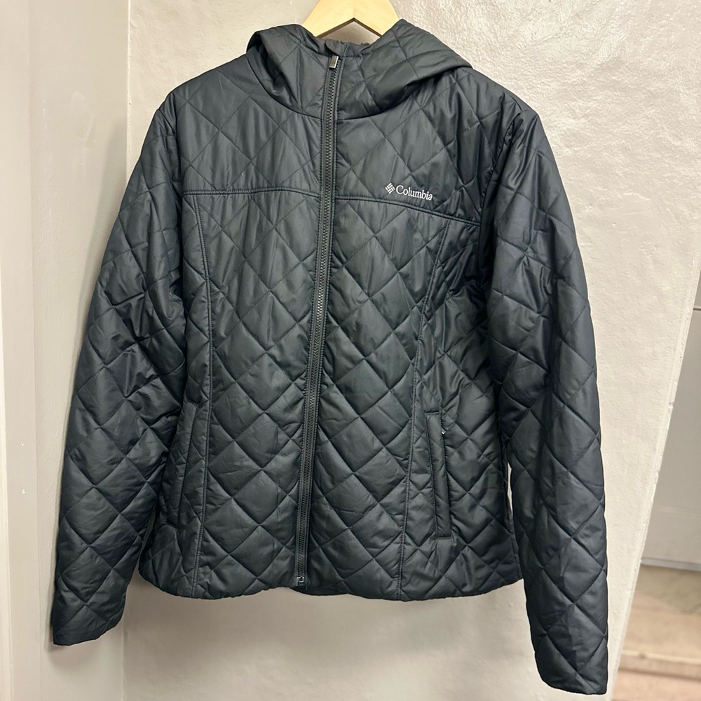 Woman’s Columbia Quilted Jacket With “Fur” Lining Size XL